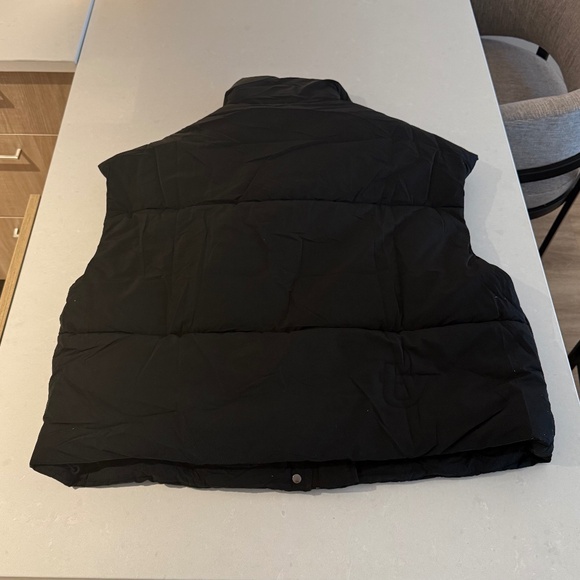 ThirtyYears Puffer Vest - Picture 4 of 4